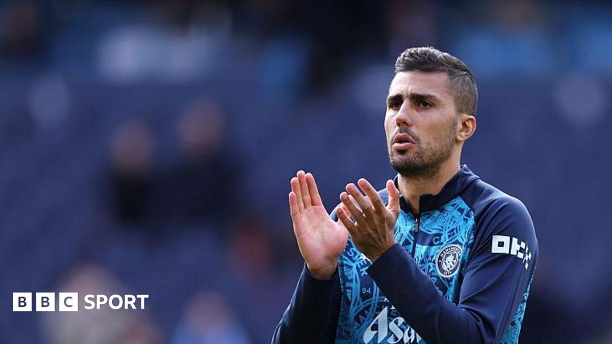 Rodri applauds