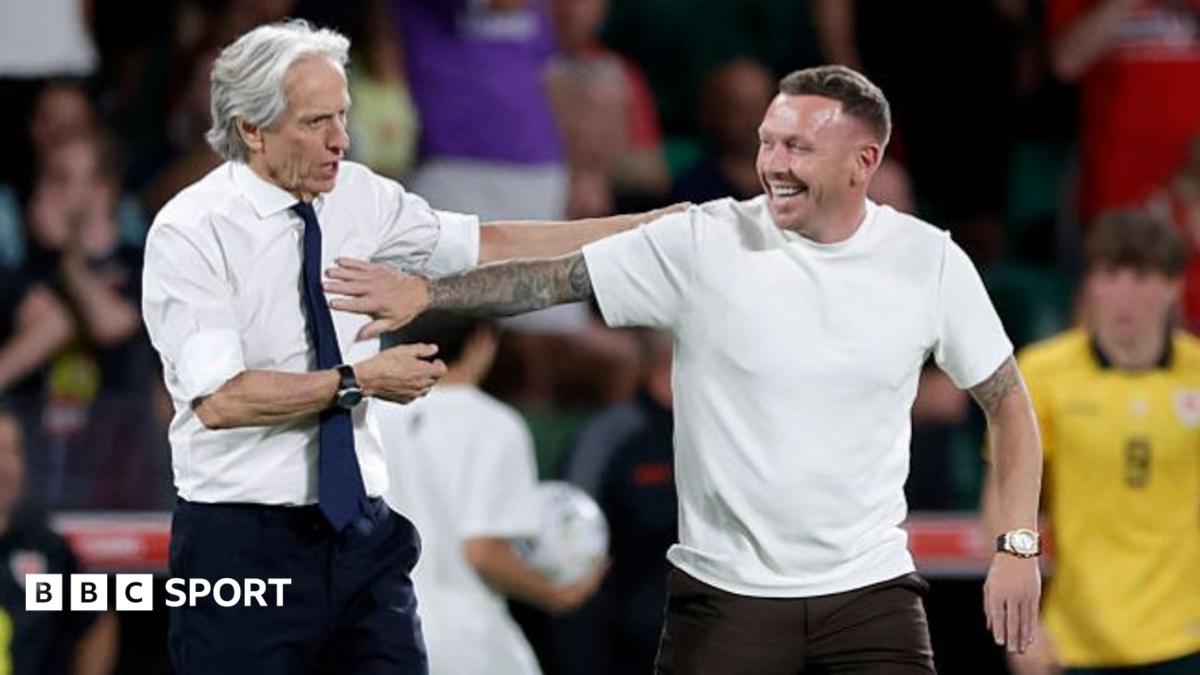 Portugal boss Jorge Jesus (left) and Wales boss Craig Bellamy (right)