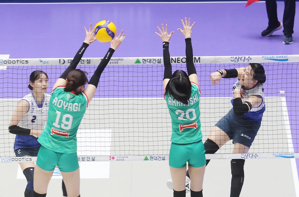 한 세트도 따지 못한 현대건설, 오사카에게 완패…여자배구 슈퍼매치 2전 2패로 마감 원문 대표 이미지