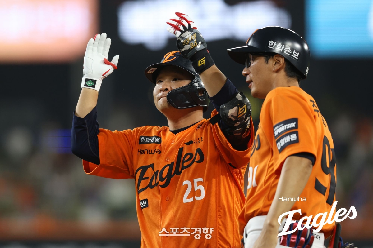 ‘0-9에서 15-11로 뒤집었다’ 역대 최다 점수차 2위 대역전극 연출, 한화 6연패 마침표 “끝까지 응원한 팬들 때문에 포기하지 않았다” 원문 대표 이미지