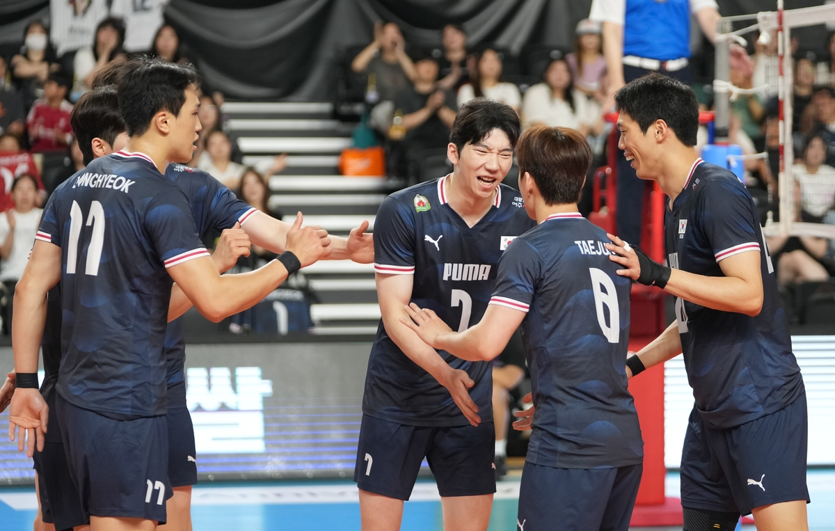 임동혁·허수봉 31점 합작, 남자배구 바레인 꺾었다 원문 대표 이미지