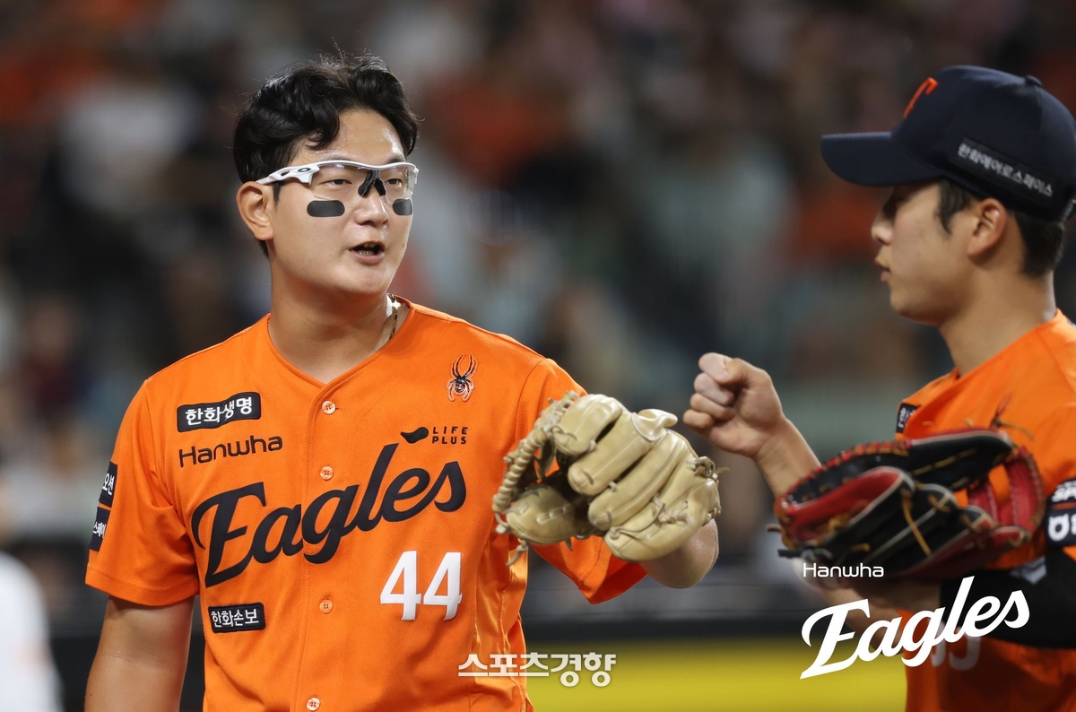 ‘드라마틱한 역전극으로 연패 탈출했는데, 역전패로 또 6연패 수렁’ 한화 악몽의 8월, 김서현 부활투까지 돕지 못했다 원문 대표 이미지