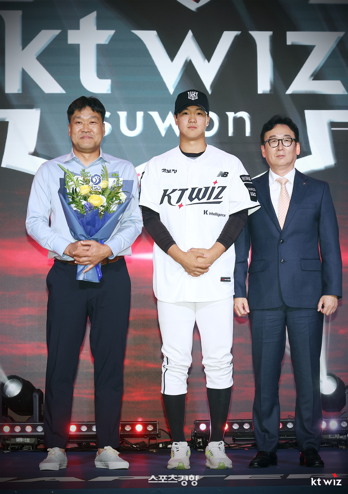 KT의 꾸준한 ‘로컬보이 픽’+연고 지역 야구 기부, 지역내 야구 발전 선순환 만들었다 원문 대표 이미지